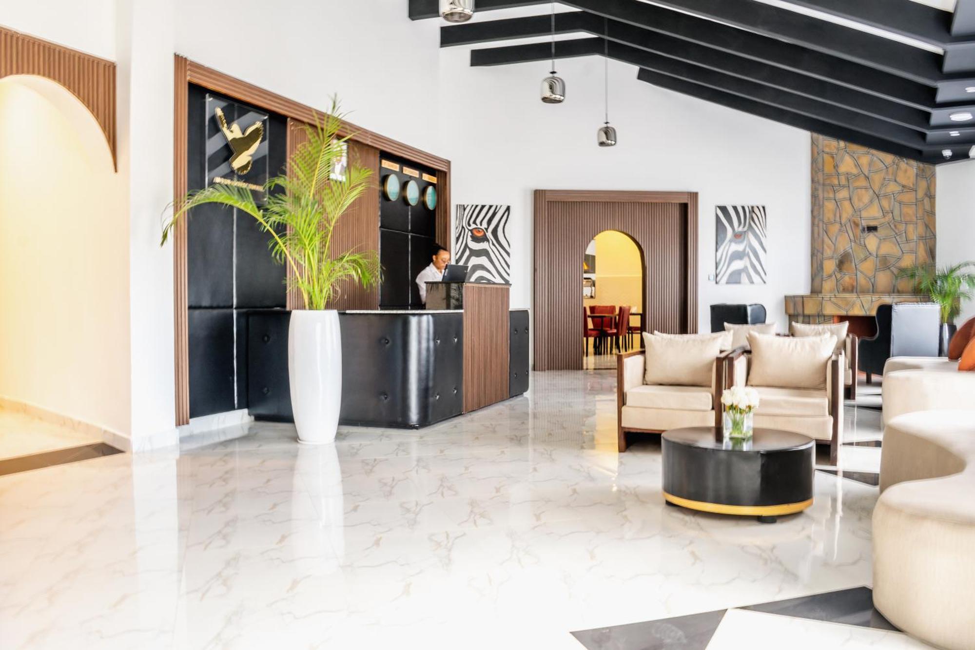 Avian Court Penthouse Aparthotel Naivasha Bagian luar foto